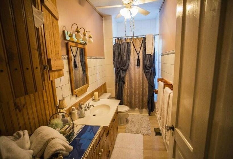 בית מלון כפרי One Of A Kind Experience Heritage Cottage