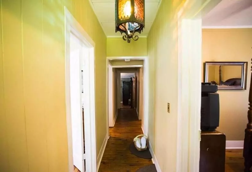 هتل One Of A Kind Experience Heritage Cottage