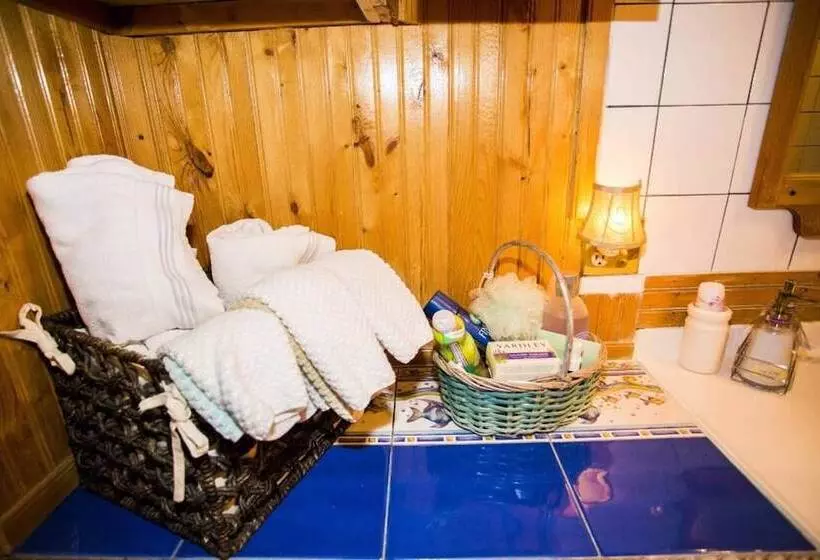 هتل One Of A Kind Experience Heritage Cottage