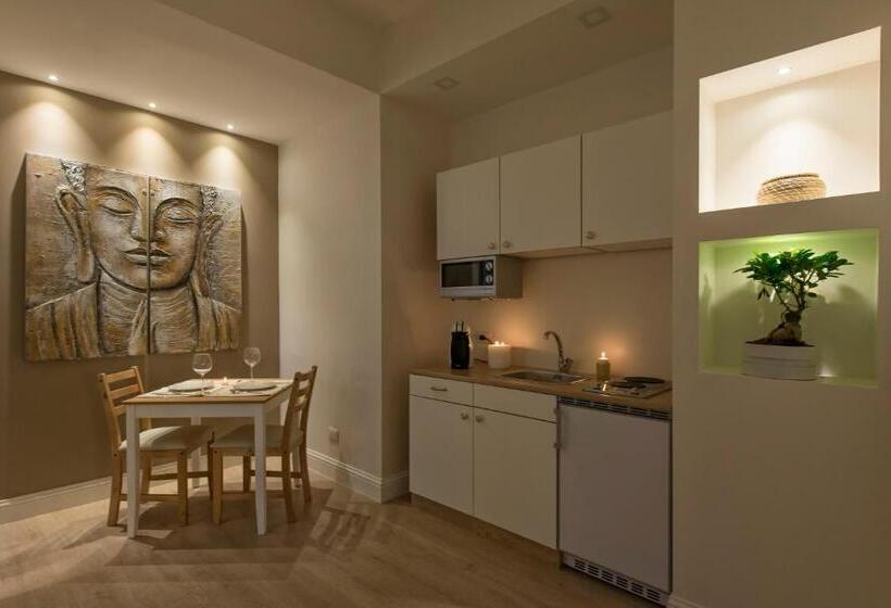 تختخواب و صبحانه Aruna Suites