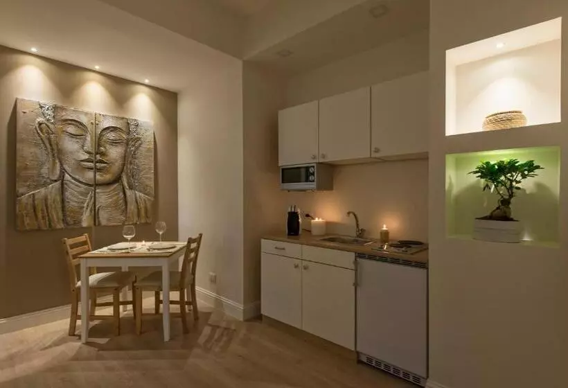 تختخواب و صبحانه Aruna Suites