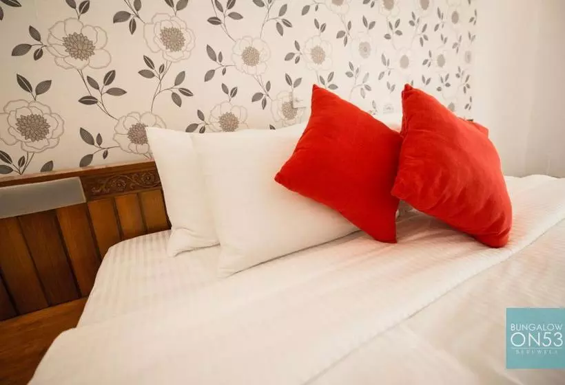 تختخواب و صبحانه Bungalow On 53 Beruwela