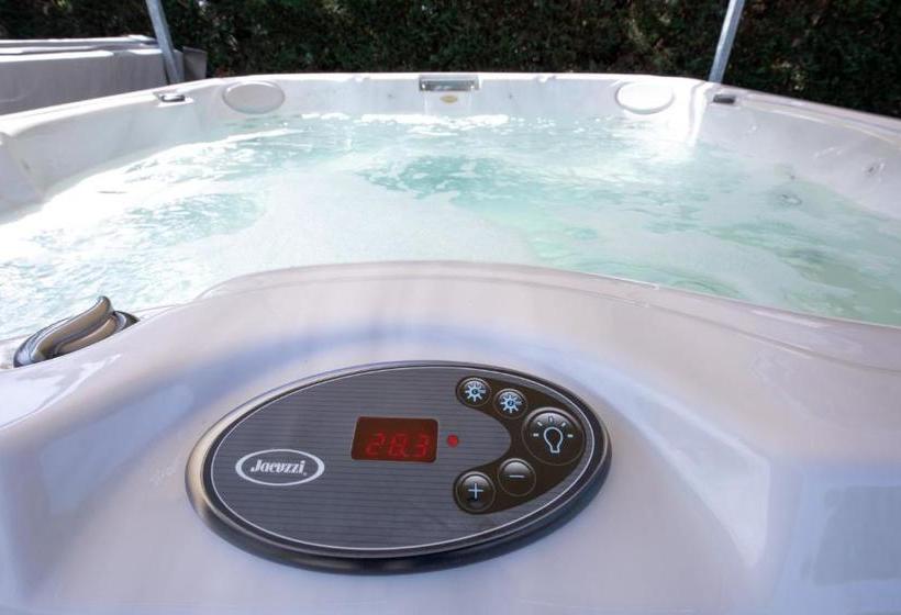 هتل Agriturismo Casolare Lucchese