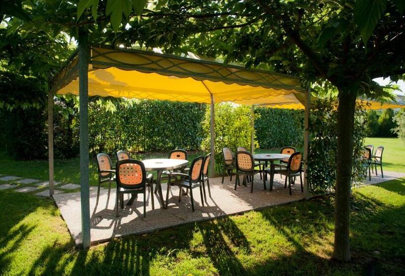 هتل Agriturismo Casolare Lucchese