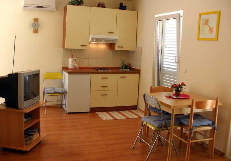 فندق Mira Apartments