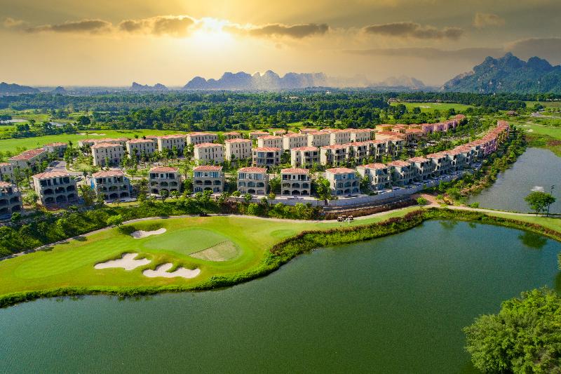 هتل Wyndham Sky Lake Resort And Villas