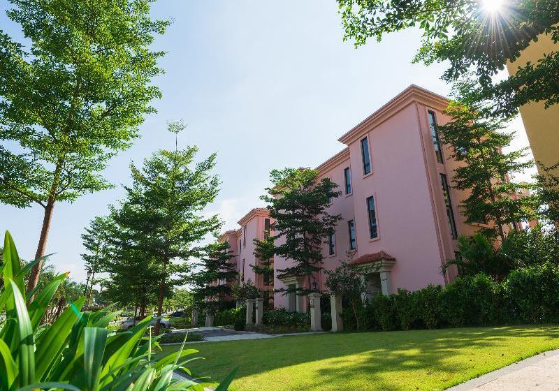 هتل Wyndham Sky Lake Resort And Villas