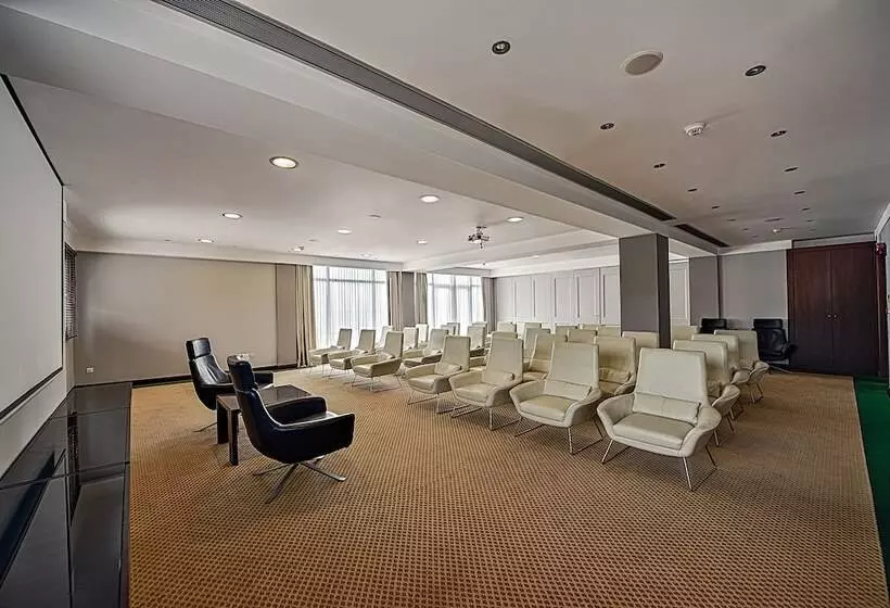 Louis Apostolata Island Resort