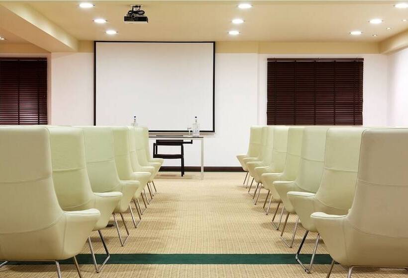 Louis Apostolata Island Resort