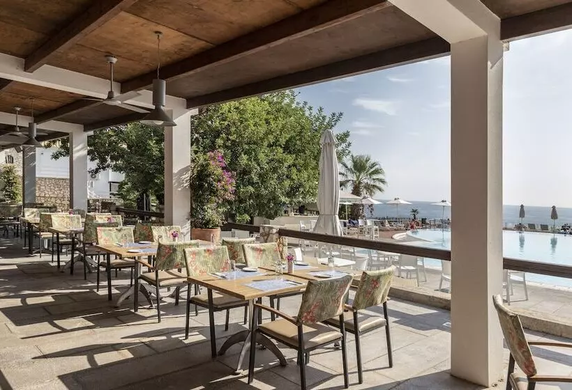 Louis Apostolata Island Resort