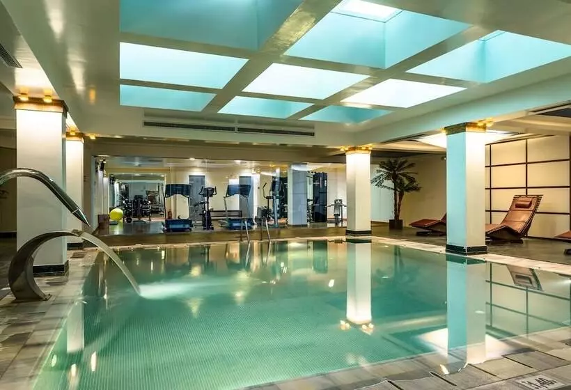 Louis Apostolata Island Resort