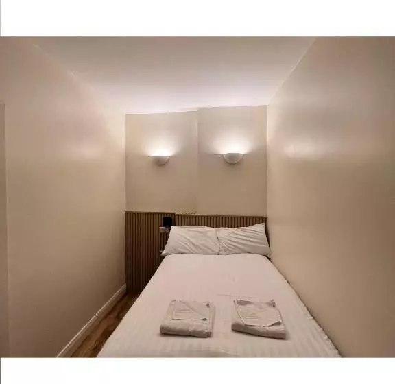 Exhibition Court Hotel 4