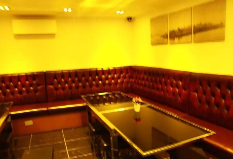 Exhibition Court Hotel 4