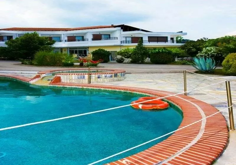 Hôtel Across Paschos