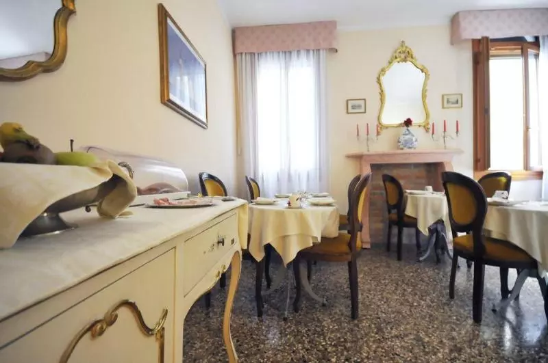 هتل Ca' Leon D'Oro