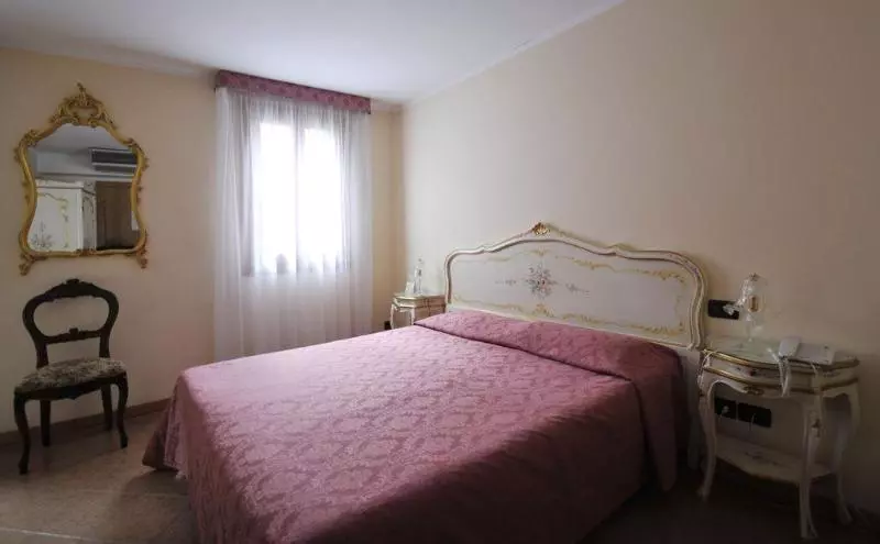 هتل Ca' Leon D'Oro