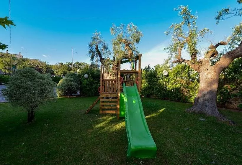 Отель Castel Miramonti