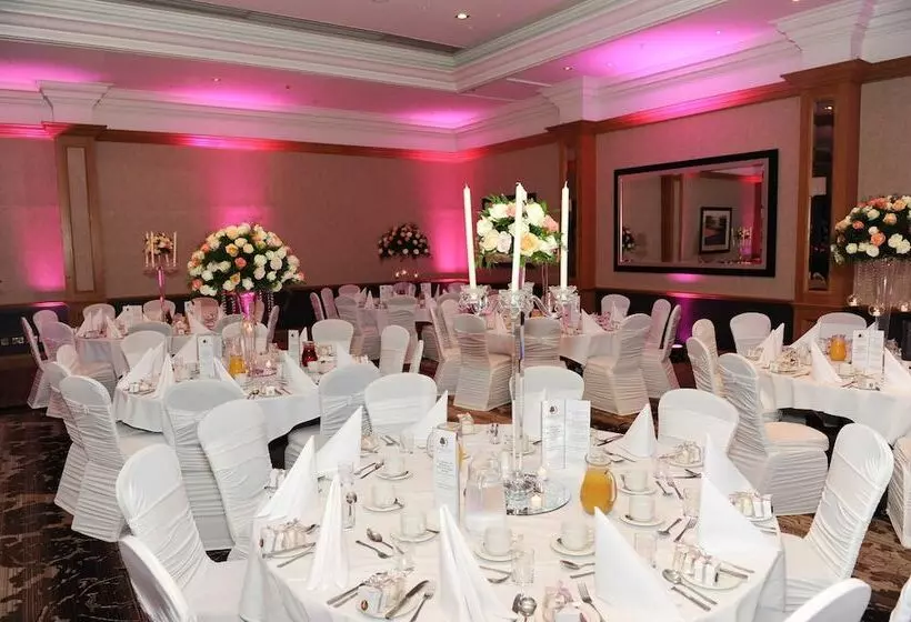 בית מלון כפרי Doubletree By Hilton Dunblane Hydro