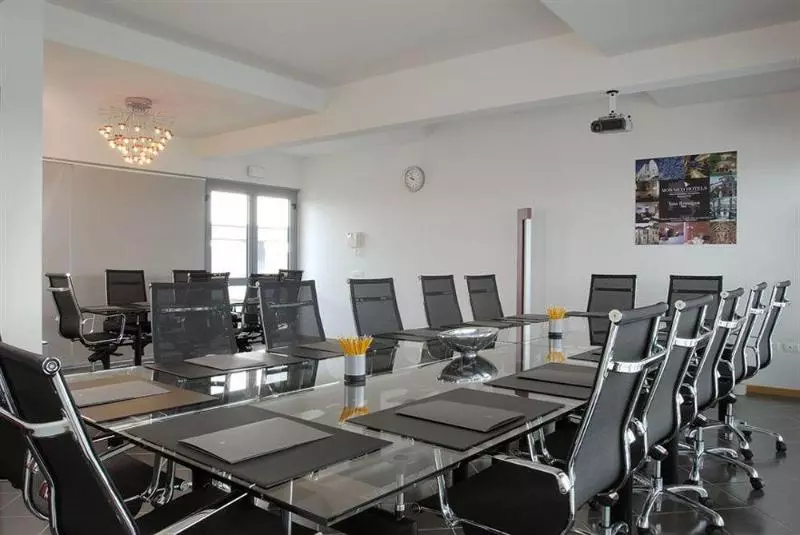 Отель Executive