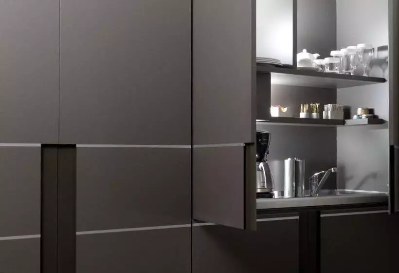 酒店 Holiday Suites