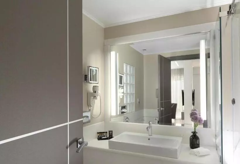 酒店 Holiday Suites