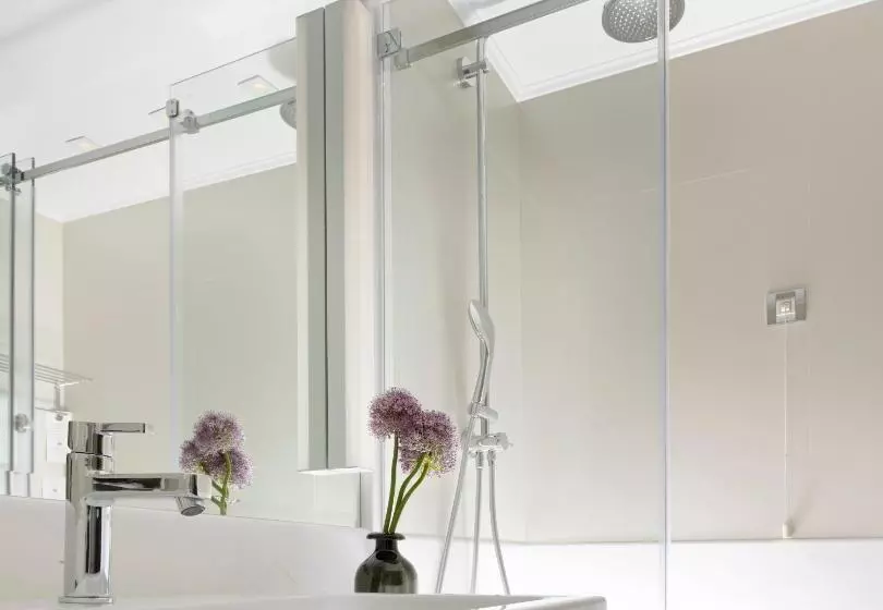 酒店 Holiday Suites