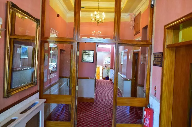 Hotelli Leigham Court