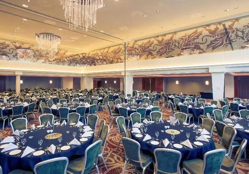 Mercure Cardiff Holland House Hotel & Spa