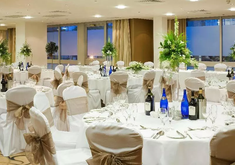 Mercure Cardiff Holland House Hotel & Spa