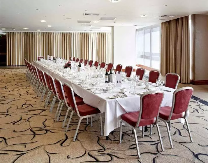 Mercure Cardiff Holland House Hotel & Spa