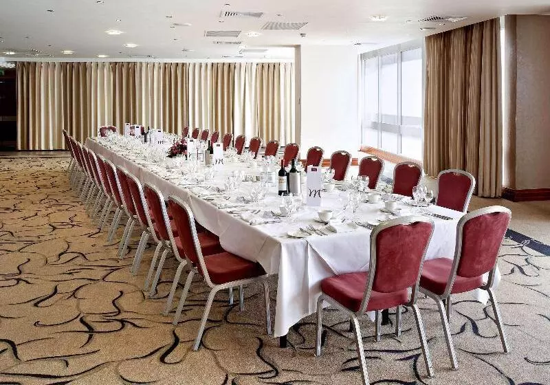 Mercure Cardiff Holland House Hotel & Spa