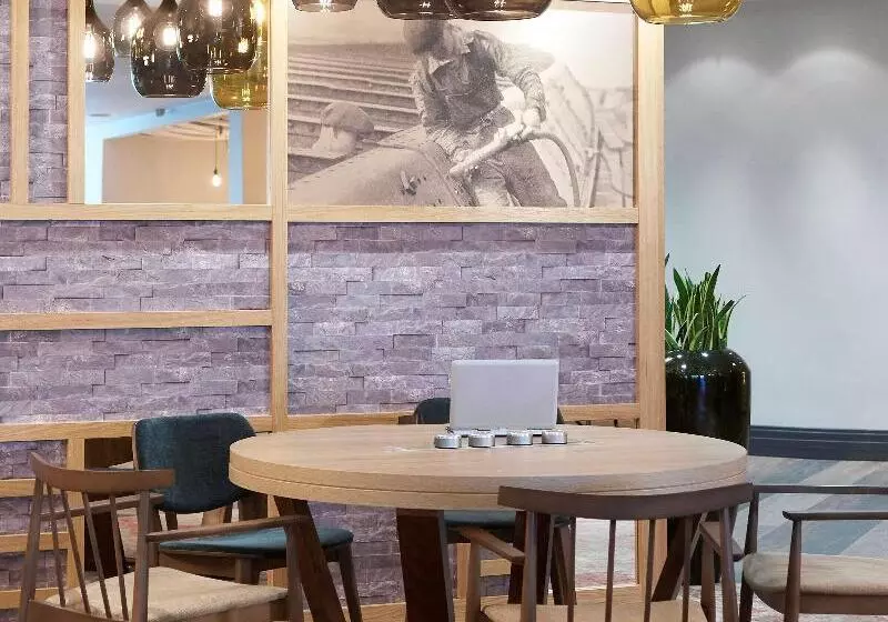 Mercure Cardiff Holland House Hotel & Spa