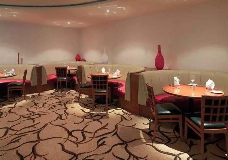 Mercure Cardiff Holland House Hotel & Spa