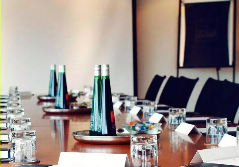 Mercure Cardiff Holland House Hotel & Spa