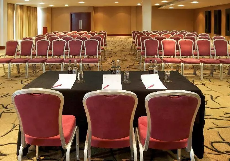 Mercure Cardiff Holland House Hotel & Spa