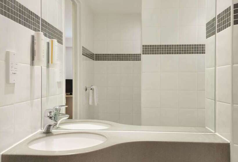 Отель Ramada Wakefield