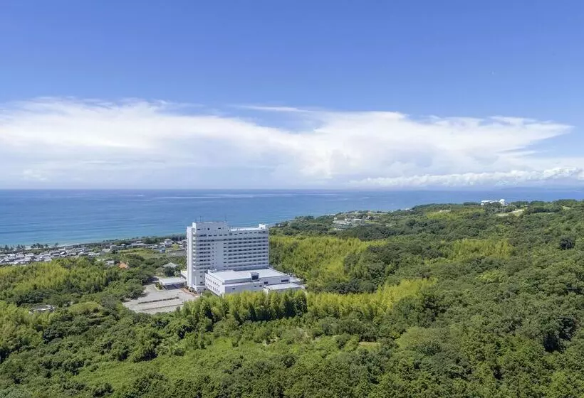 Отель Mercure Kochi Tosa Resort & Spa