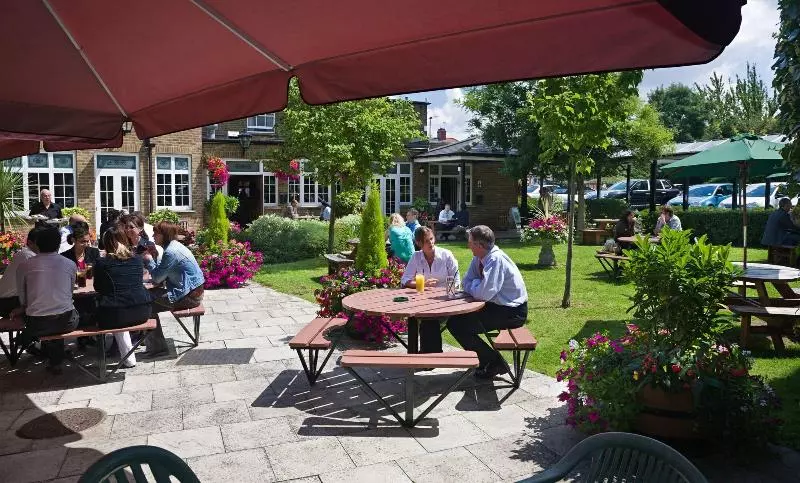 בית מלון כפרי The Fox & Goose