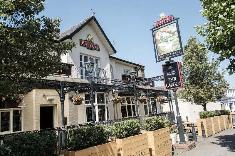 בית מלון כפרי The Fox & Goose