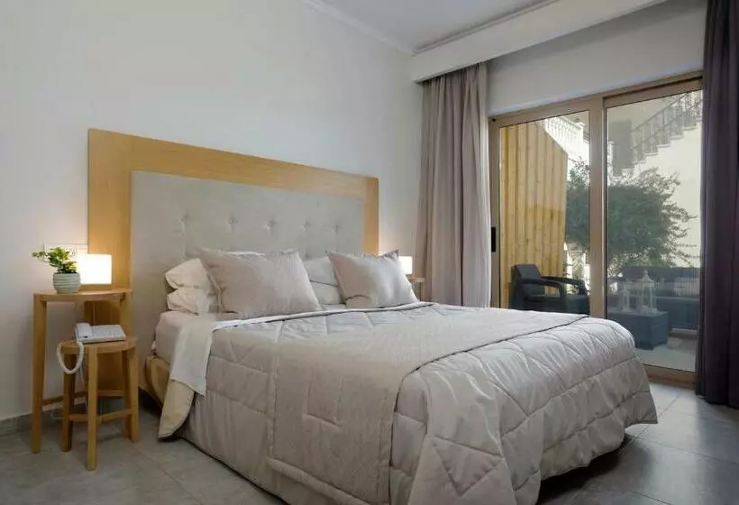 Venus Hotel & Suites