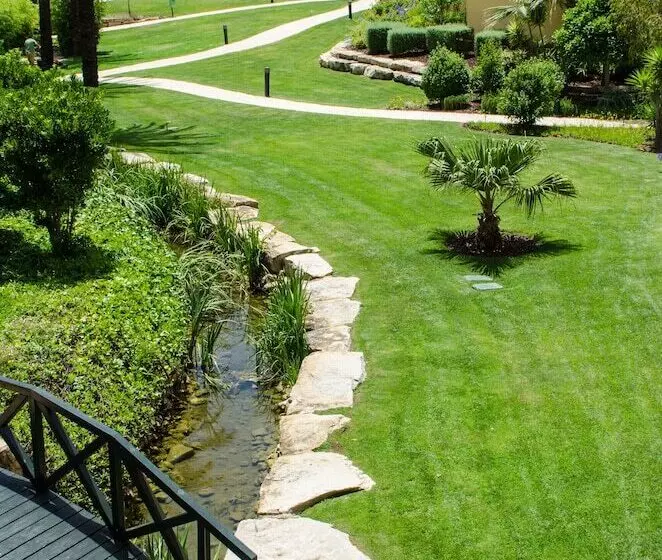 Jardim Da Meia Praia Resort