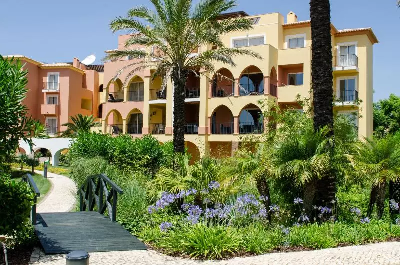 Jardim Da Meia Praia Resort