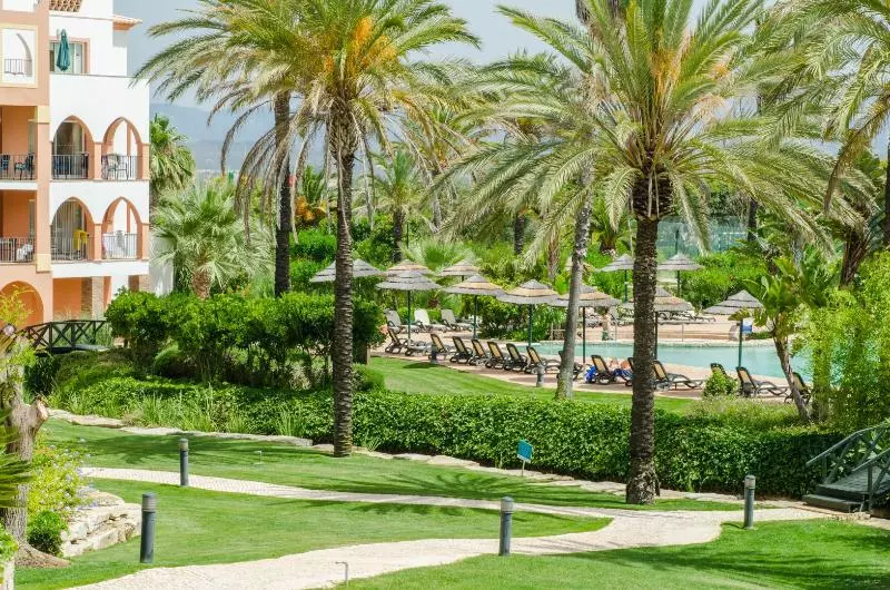 Jardim Da Meia Praia Resort