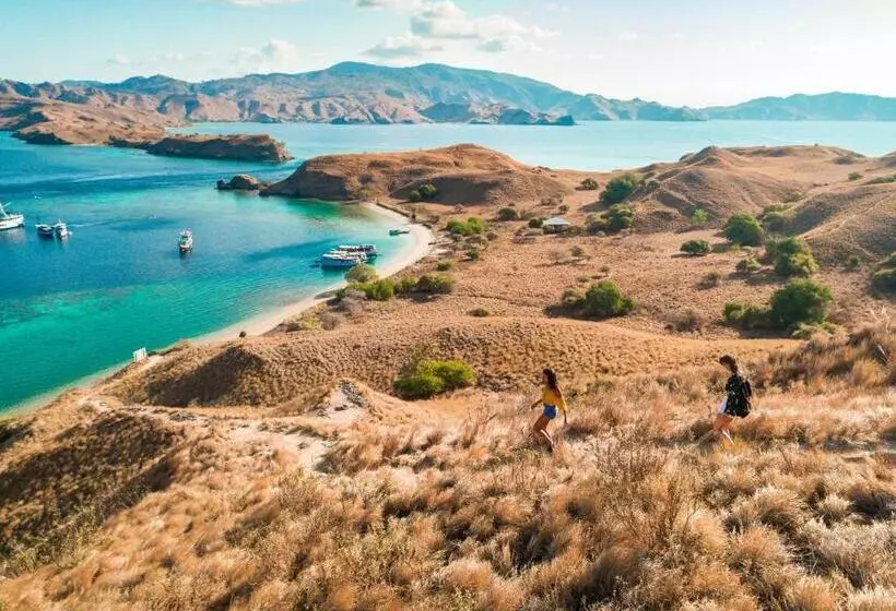 Hotelli Ayana Komodo Waecicu Beach