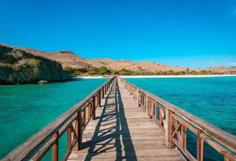 Hotelli Ayana Komodo Waecicu Beach