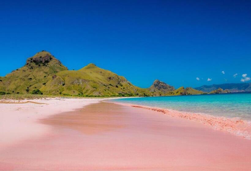 בית מלון כפרי Ayana Komodo Waecicu Beach