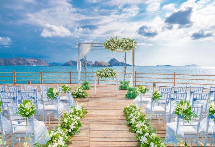 בית מלון כפרי Ayana Komodo Waecicu Beach