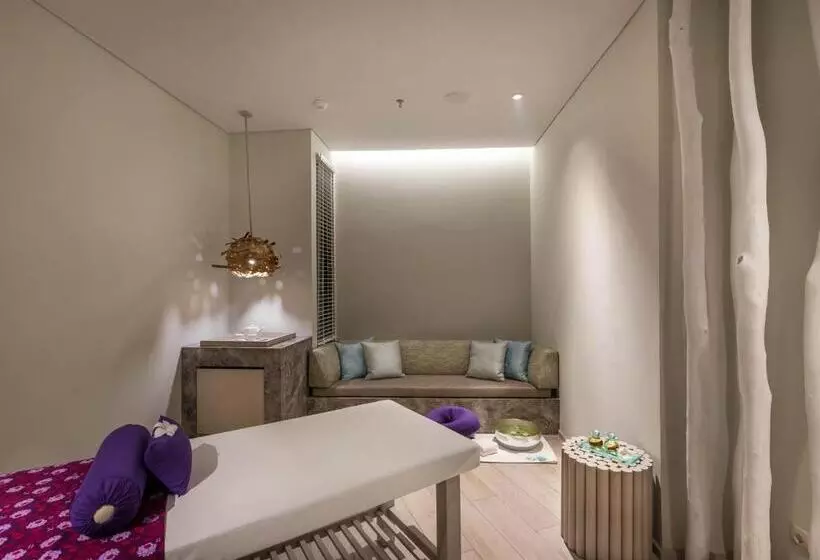 Hotelli Ayana Komodo Waecicu Beach