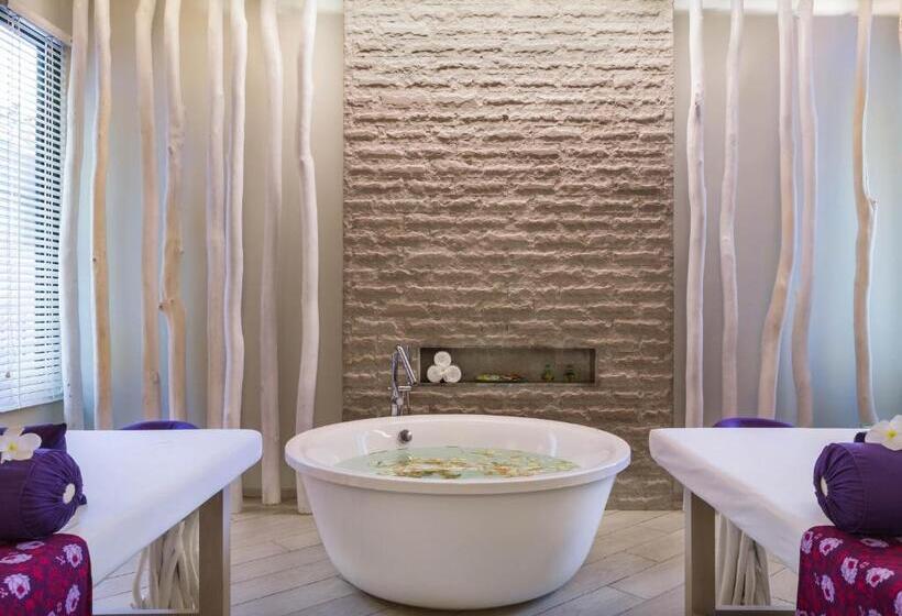 בית מלון כפרי Ayana Komodo Waecicu Beach