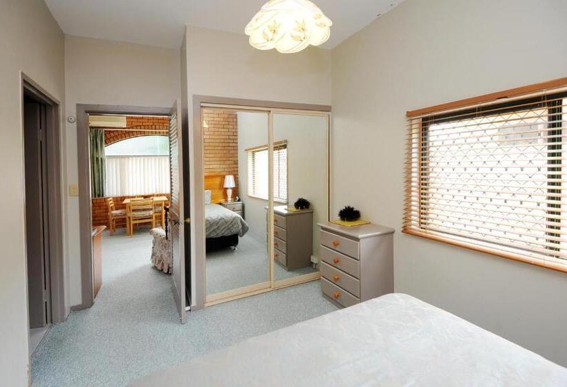 Отель The Tahitian